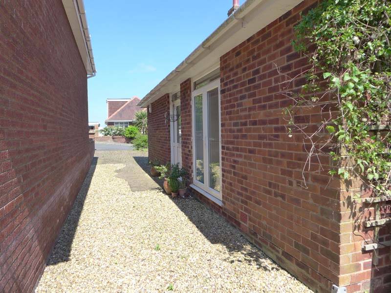OIEO £175,000 ASHLEY CLOSE BISPHAM BLACKPOOL FY2 0RF