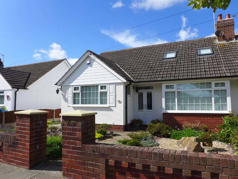 OIEO £190,000 LINDEN AVENUE THORNTON CLEVELEYS FY5 2EY