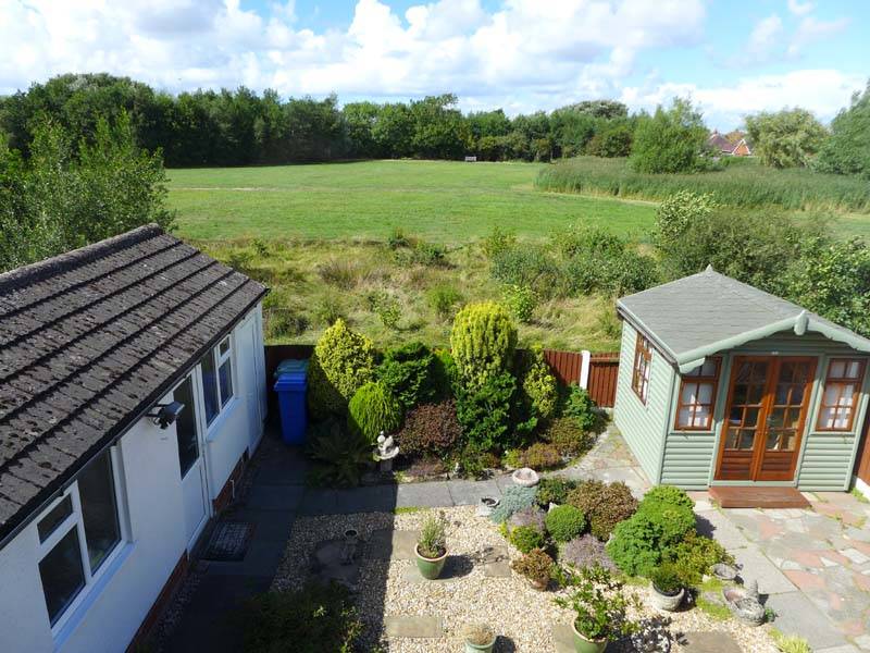 OIEO £190,000 LINDEN AVENUE THORNTON CLEVELEYS FY5 2EY