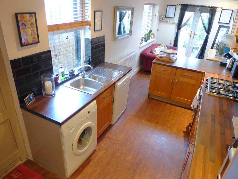 MOORFIELD AVENUE CARLETON POULTONLEFYLDE FY6 7QD