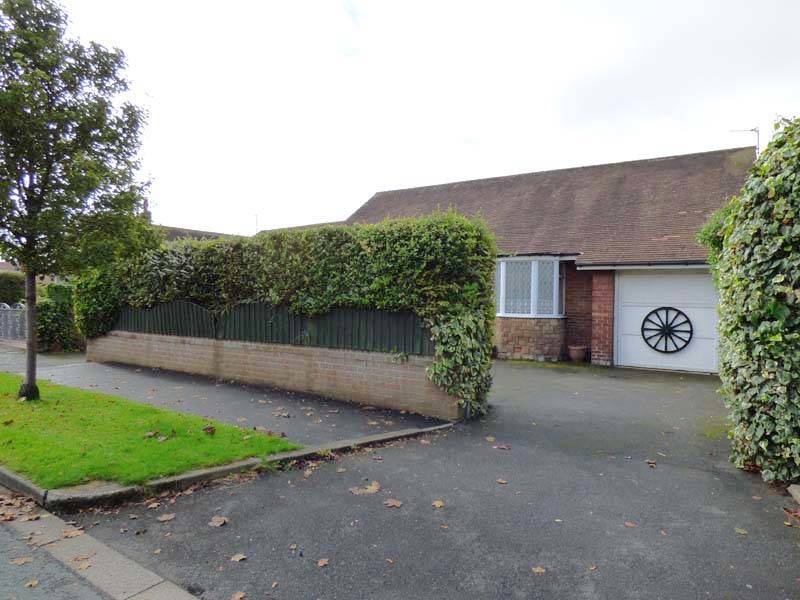 OIEO £220,000 MEADOWS AVENUE THORNTON CLEVELEYS FY5 2TN