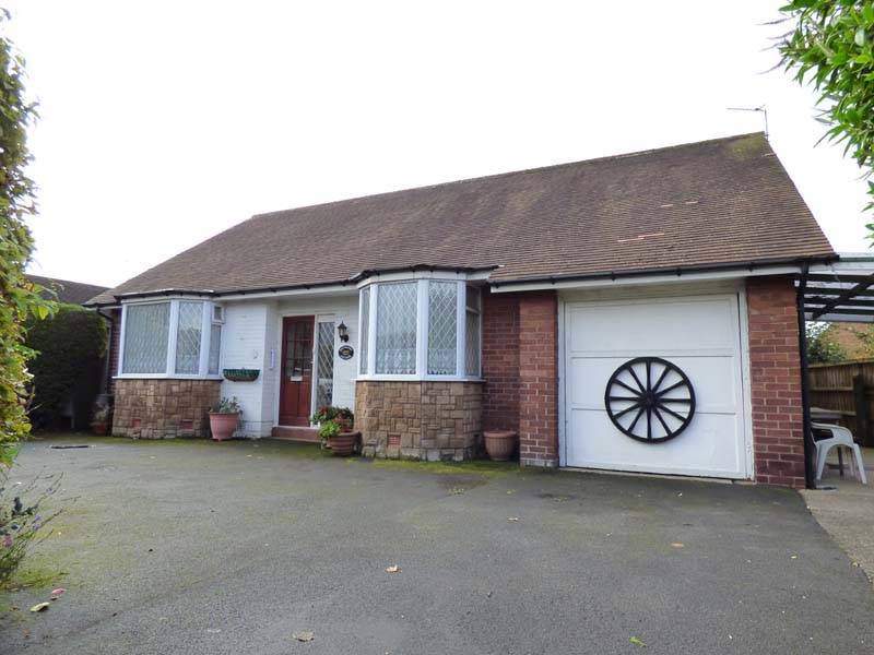 OIEO £220,000 MEADOWS AVENUE THORNTON CLEVELEYS FY5 2TN