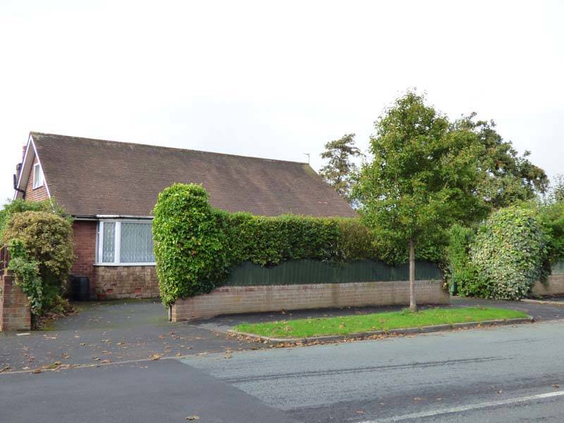 OIEO £220,000 MEADOWS AVENUE THORNTON CLEVELEYS FY5 2TN