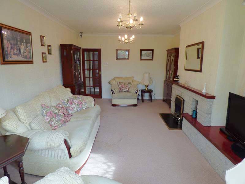 OIEO £220,000 MEADOWS AVENUE THORNTON CLEVELEYS FY5 2TN