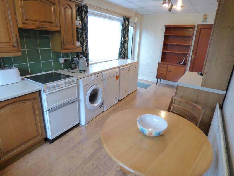 OIEO £220,000 MEADOWS AVENUE THORNTON CLEVELEYS FY5 2TN