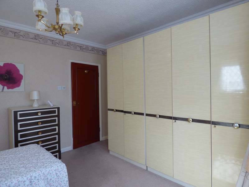 OIEO £220,000 MEADOWS AVENUE THORNTON CLEVELEYS FY5 2TN