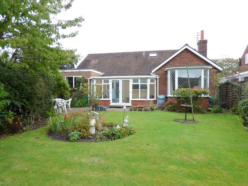 OIEO £220,000 MEADOWS AVENUE THORNTON CLEVELEYS FY5 2TN