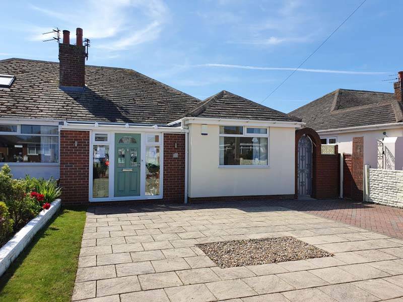 OIEO £165,000 SHAFTESBURY AVENUE THORNTON CLEVELEYS FY5 1HU