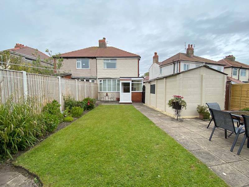 OIEO £115,000 LOCKERBIE AVENUE THORNTON CLEVELEYS FY5 3EN