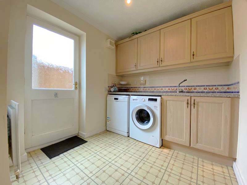 OIEO £180,000 PLAINMOOR DRIVE THORNTON CLEVELEYS FY5 3QJ