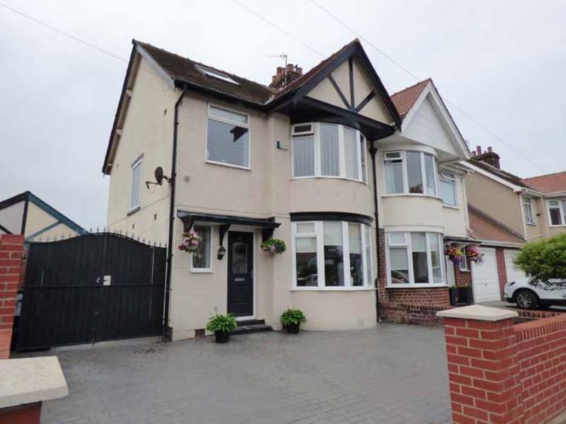 OIRO £170,000 MEADOWCROFT AVENUE THORNTON CLEVELEYS FY5 3AX