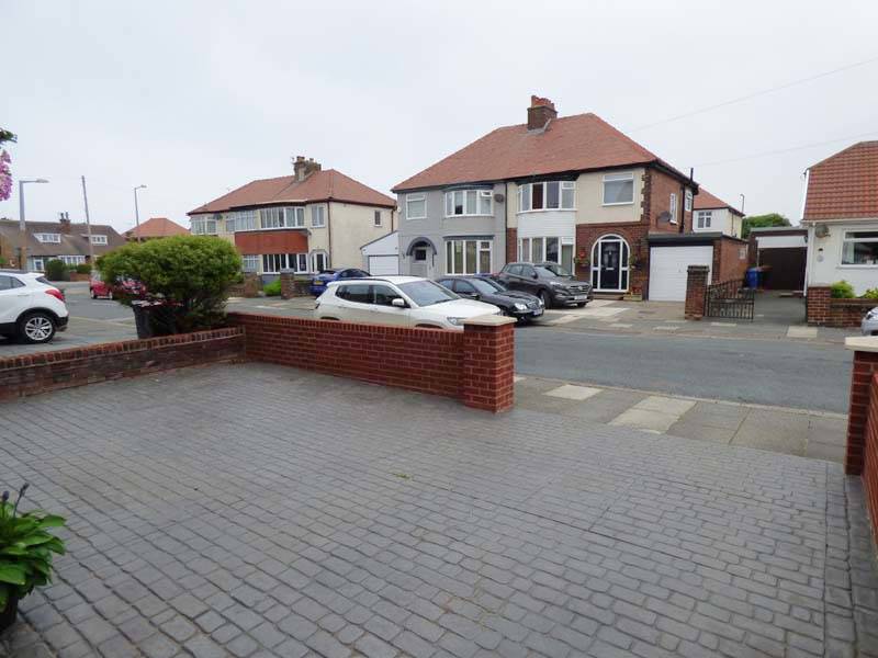 MEADOWCROFT AVENUE THORNTON CLEVELEYS FY5 3AX