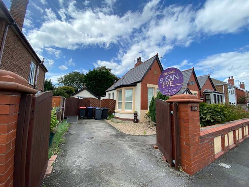 ROSSENDALE AVENUE SOUTH THORNTON CLEVELEYS FY5 4LY