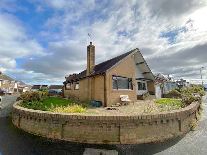 OIEO £165,000 DEERHURST ROAD THORNTON CLEVELEYS FY5 3HG