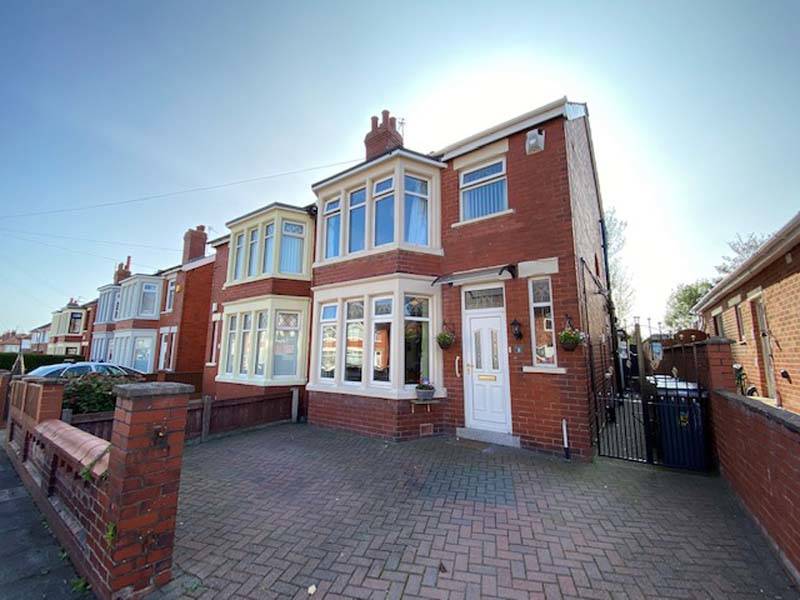 OIEO £175,000 INGLEWAY AVENUE BLACKPOOL FY3 8HA