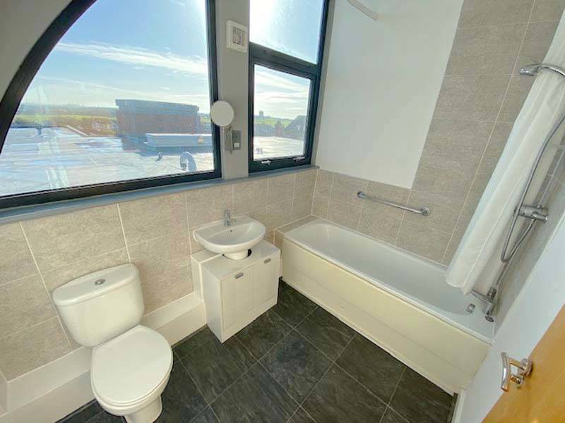 £175,000 ADMIRAL HEIGHTS 164 QUEENS PROMENADE BISPHAM FY2 9GJ