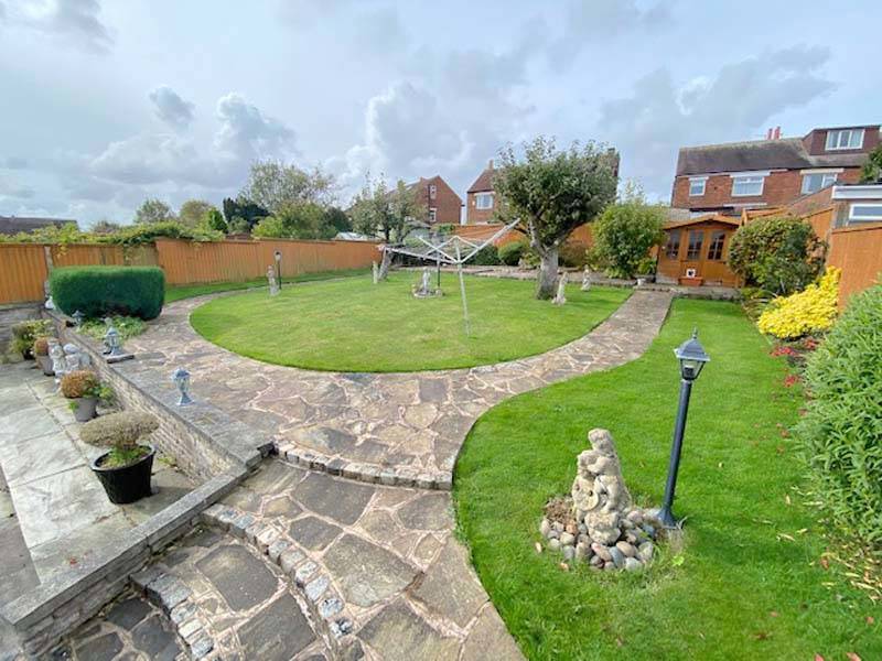 LINDSAY AVENUE POULTONLEFYLDE LANCASHIRE FY6 8BQ