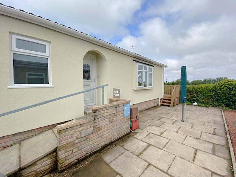 £69,999 OIEO FIRST AVENUE WOODSIDE PARK STALMINE LANCASHIRE