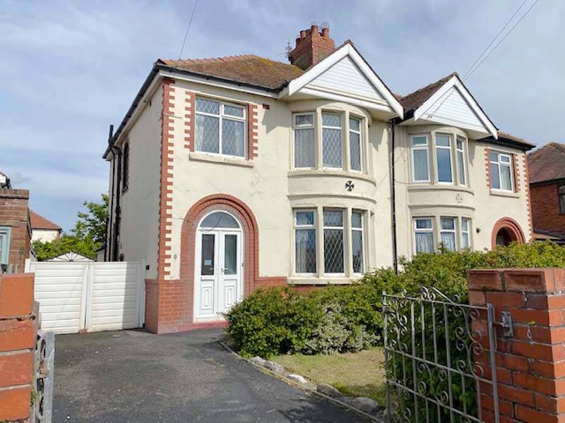 OIEO £135,000 KENDAL AVENUE THORNTON CLEVELEYS FY5 2LY