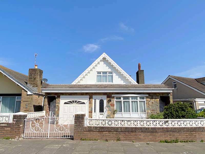 OIEO £250,000 QUEENSBURY ROAD THORNTON CLEVELEYS FY5 1SW