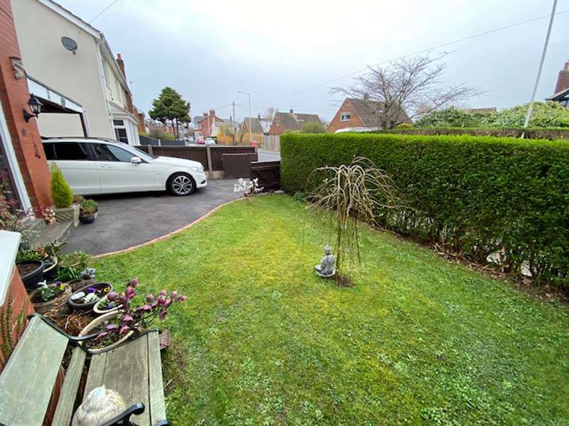 OIEO £235,000 HAWTHORNE ROAD THORNTON CLEVELEYS LANCASHIRE FY5 5DH