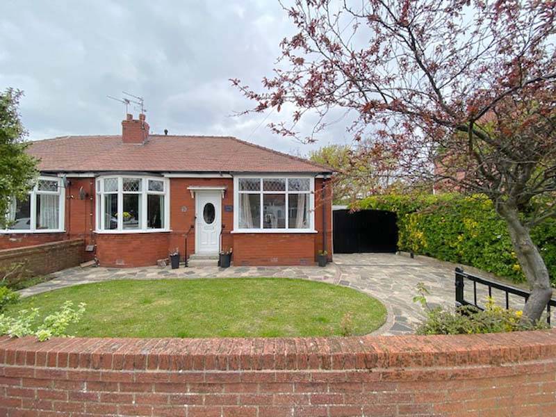 ROSSENDALE AVENUE NORTH THORNTON CLEVELEYS FY5 4NT