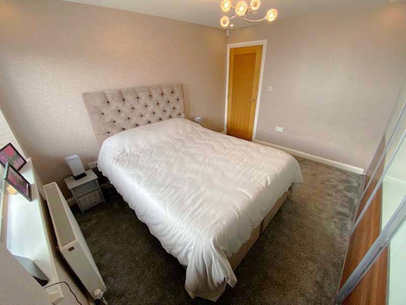 OIEO £380,000 MEADOWS AVENUE THORNTON CLEVELEYS FY5 2TW