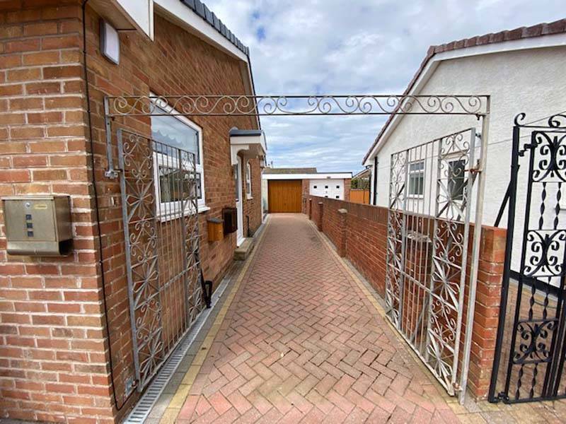 OIEO £160,000 SILVERDALE AVENUE LARKHOLME FLEETWOOD FY7 8QR