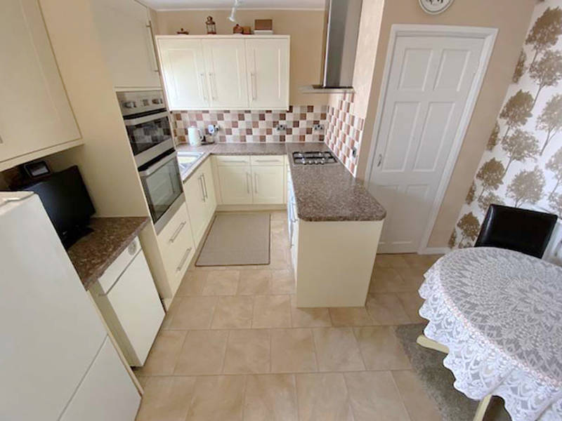 OIEO £160,000 SILVERDALE AVENUE LARKHOLME FLEETWOOD FY7 8QR