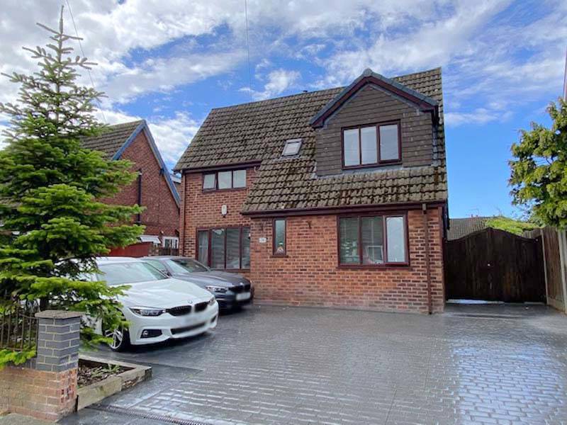 OIEO £305,000 WOODLEY AVENUE THORNTON CLEVELEYS LANCASHIRE FY5 4EJ