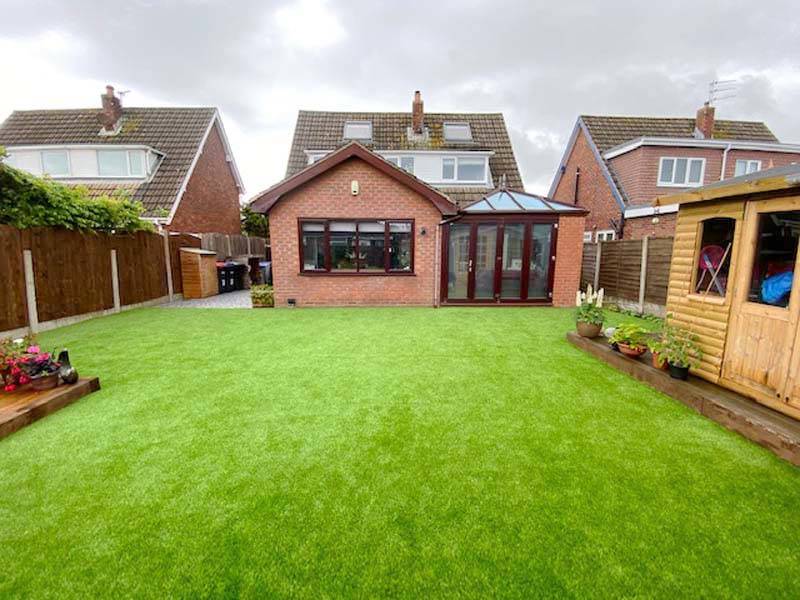 OIEO £305,000 WOODLEY AVENUE THORNTON CLEVELEYS LANCASHIRE FY5 4EJ