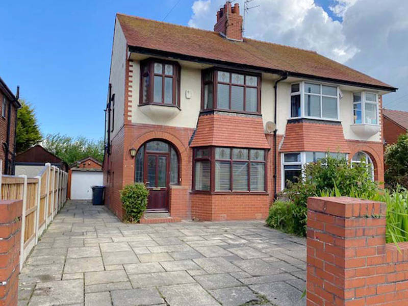 OIEO £200,000 WEST DRIVE THORNTON CLEVELEYS LANCASHIRE FY5 2EH