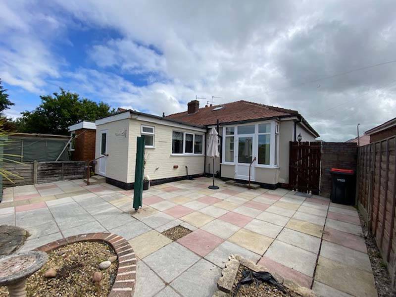 OIEO £175,000 ROSSENDALE AVENUE NORTH THORNTON CLEVELEYS FY5 4NT