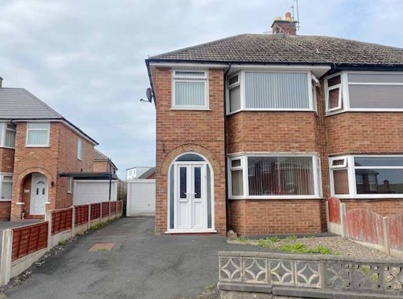 OIEO £125,000 HIGHCROFT AVENUE BISPHAM BLACKPOOL FY2 0BJ