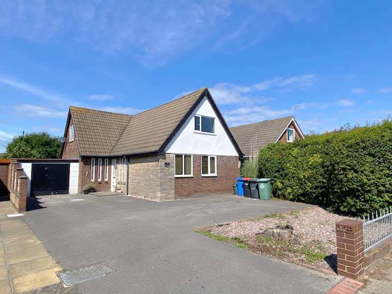 OIEO £220,000 BROADWAY FLEETWOOD LANCASHIRE FY7 8HE