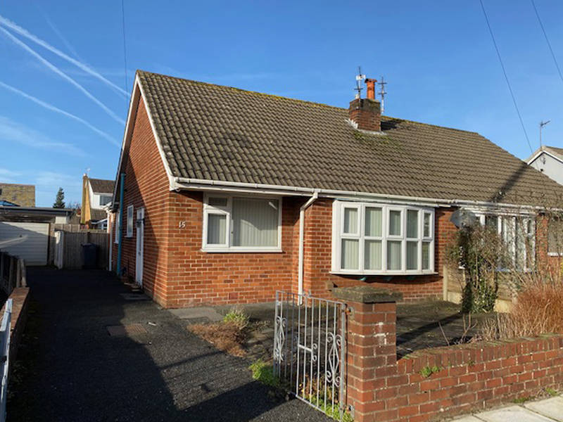Guide Price £120,000 COLESVILLE AVENUE THORNTON CLEVELEYS FY5 4ND