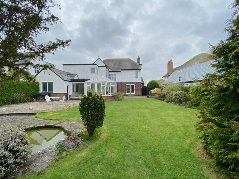 OIEO £525,000 NORTH PARK DRIVE BLACKPOOL FY3 8NH