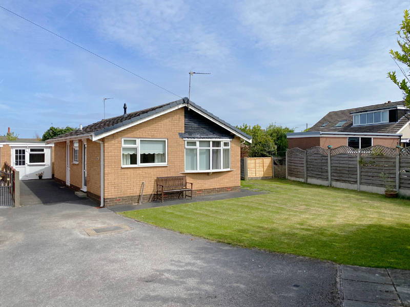 £219,999 STONEYHURST AVENUE THORNTON CLEVELEYS FY5 5HD