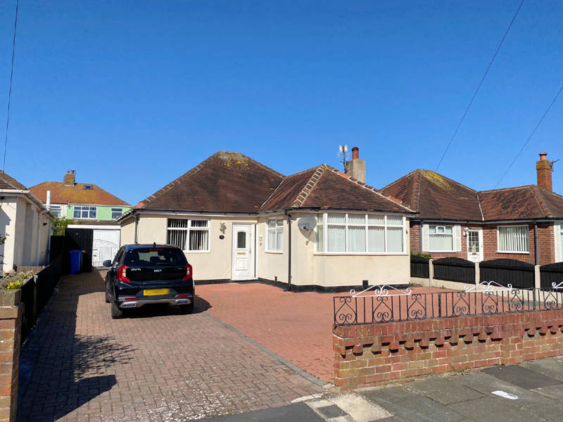 OIEO £230,000 LANEFIELD DRIVE THORNTON CLEVELEYS FY5 1JZ