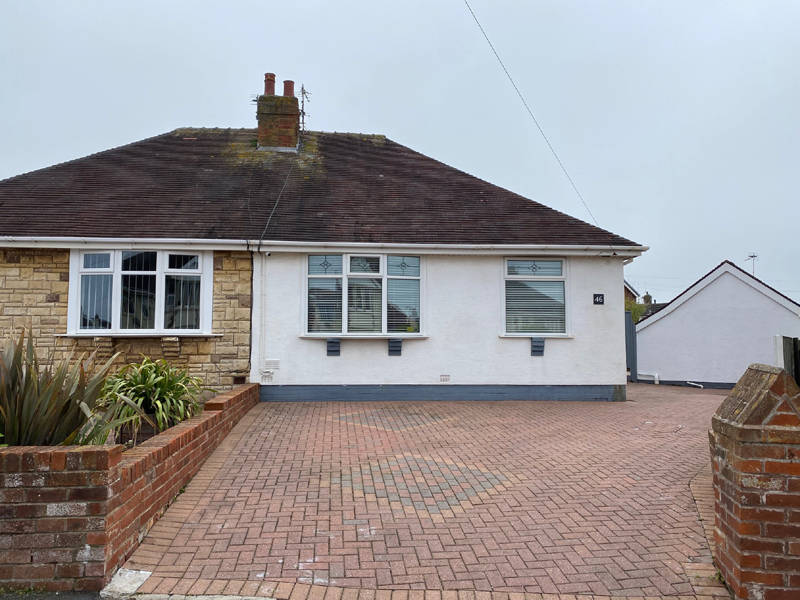OIEO £220,000 GLENMERE CRESCENT THORNTON CLEVELEYS FY5 1QD
