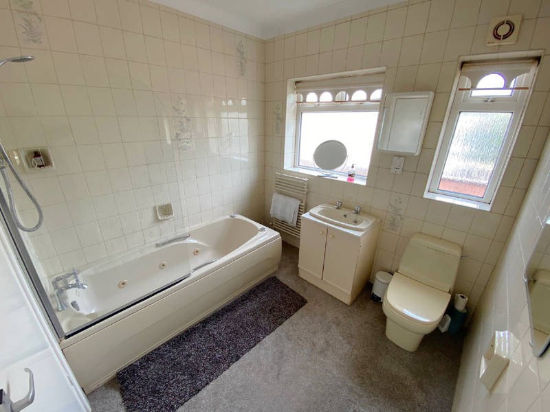 £325,000 VICTORIA ROAD EAST THORNTON CLEVELEYS FY5 3SU