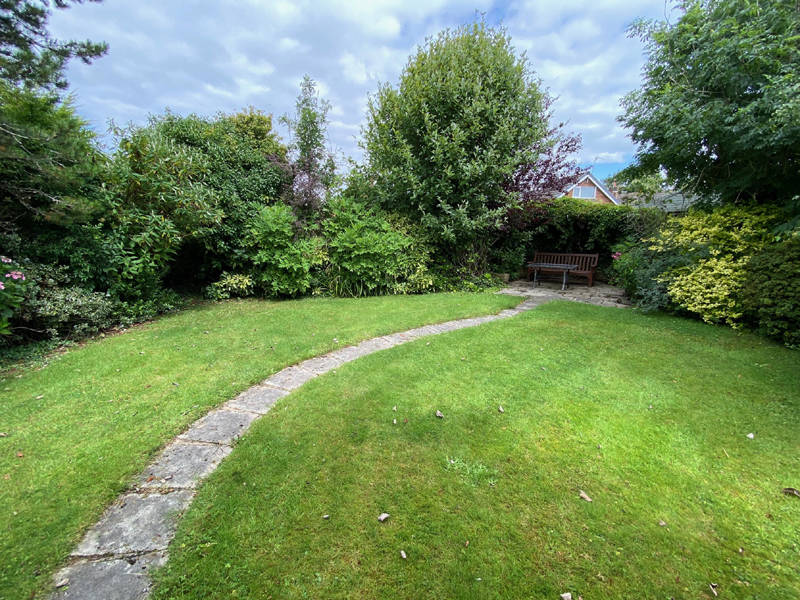 £325,000 VICTORIA ROAD EAST THORNTON CLEVELEYS FY5 3SU