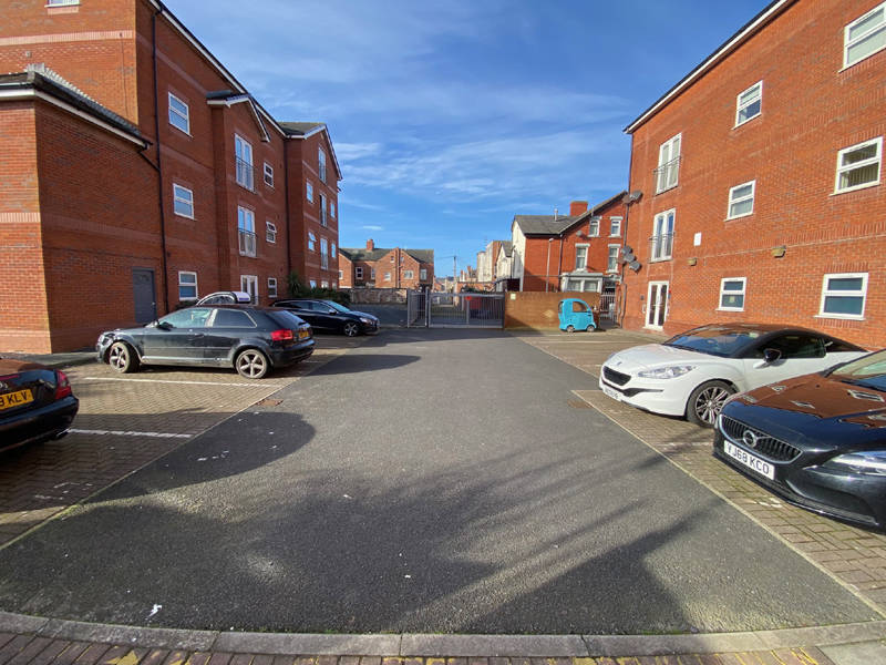 £99,999 SALTHOUSES OSBORNE ROAD BLACKPOOL FY4 1GY