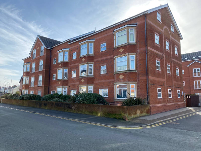 £99,999 SALTHOUSES OSBORNE ROAD BLACKPOOL FY4 1GY