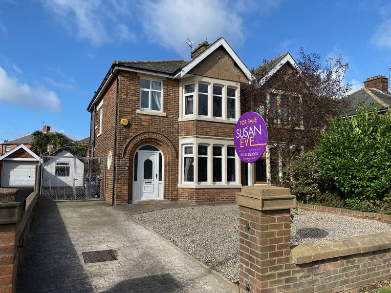 OIEO £240,000 DEVONSHIRE ROAD BISPHAM FY2 0AW